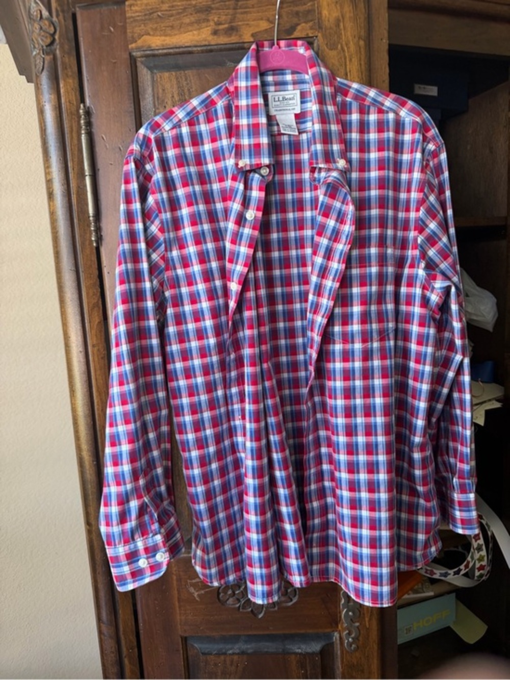 Like new 100% cotton men’s button down plaid LL bean red blue long sleeve shirt